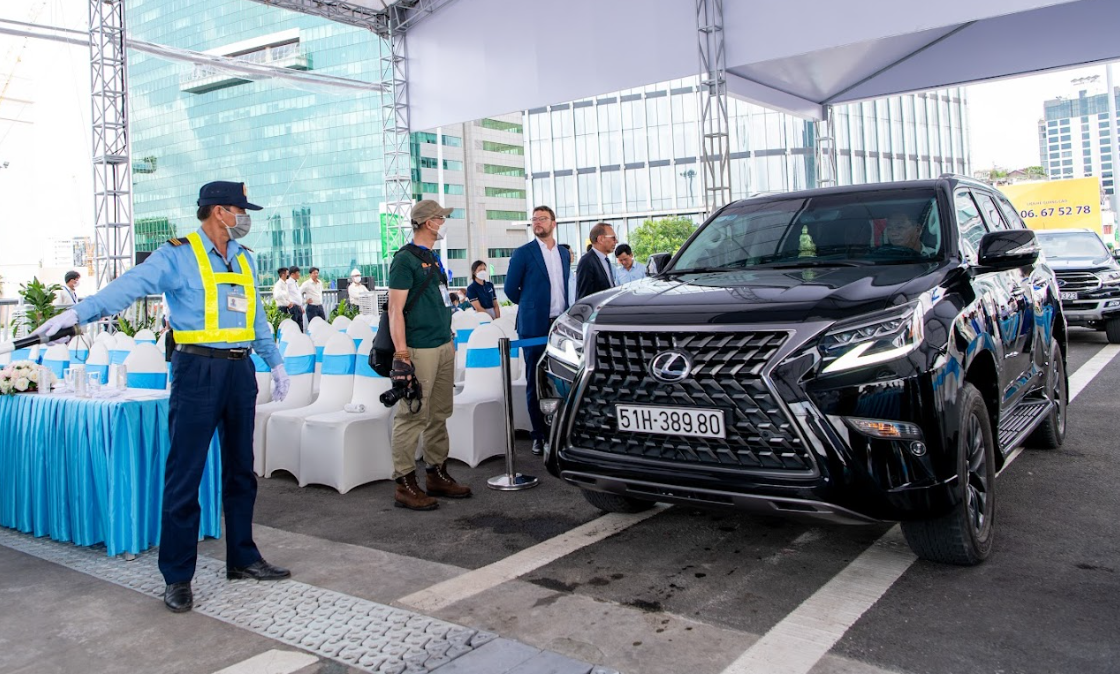 Arrivals managed with full protocol and security.